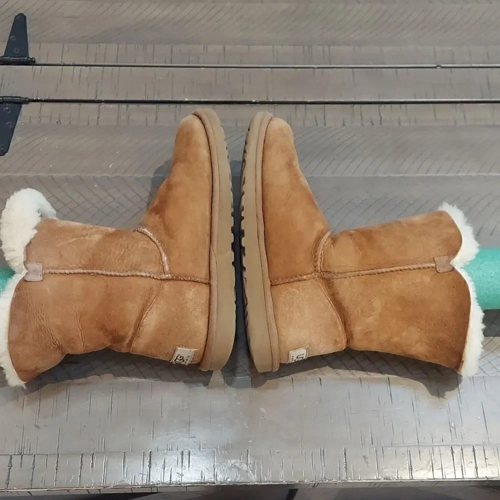 UGG Bailey Button Boots Sz 6